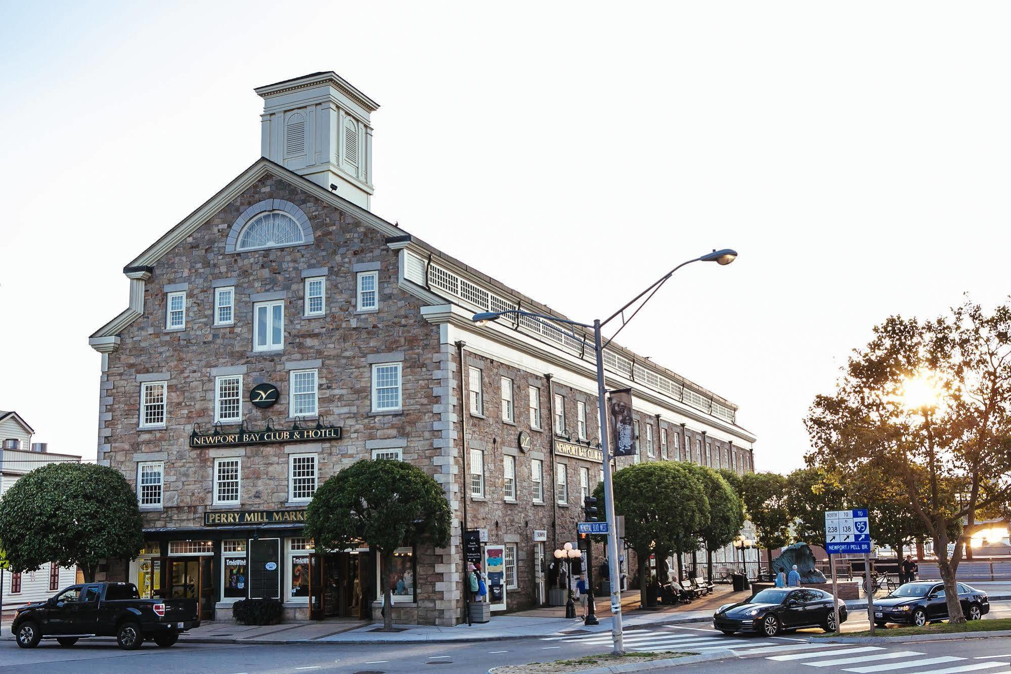 Newport Bay Club And Hotel Exterior photo