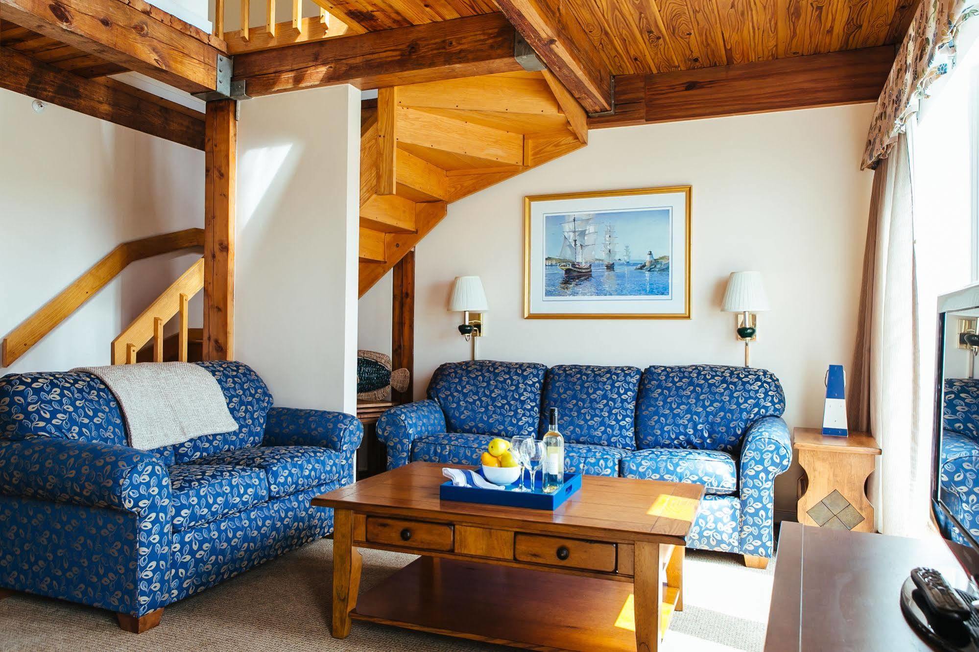 Newport Bay Club And Hotel Exterior photo